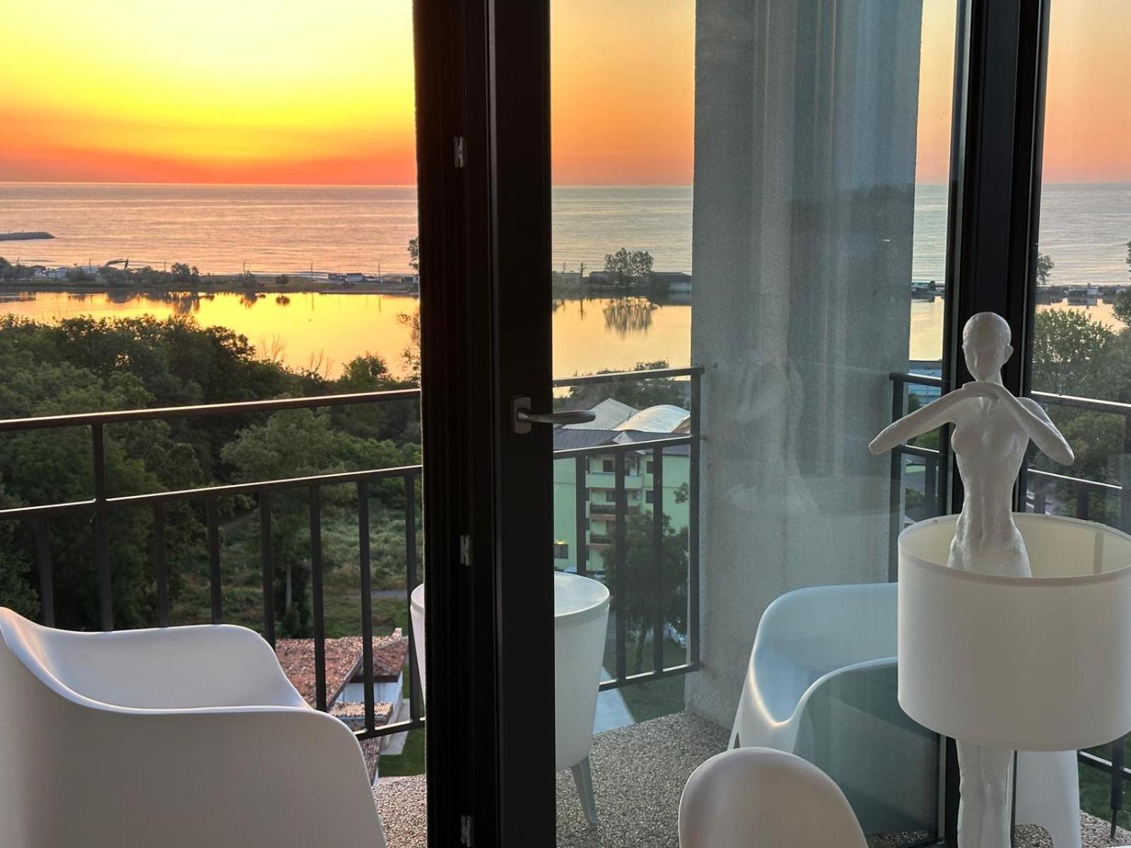 شقة Donna Alba Seaview Penthouse, Casa Ta De Pe Plaja نيبتون المظهر الخارجي الصورة